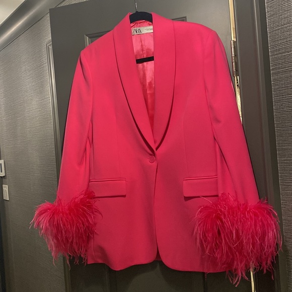 💕💖 HOT ITEM!!! ZARA Hot Pink Blazer with Feather Sleeve!! - Picture 5 of 7